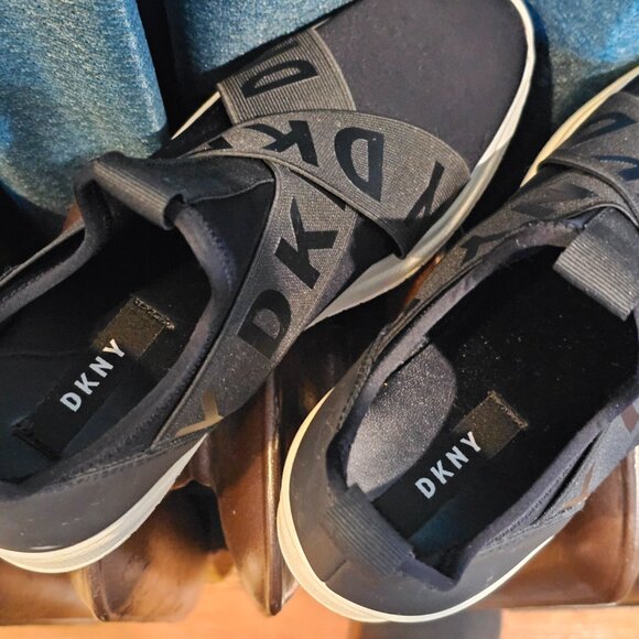 DKNY Women's Leya Wedge Sneakers (8.5) - Picture 8 of 14